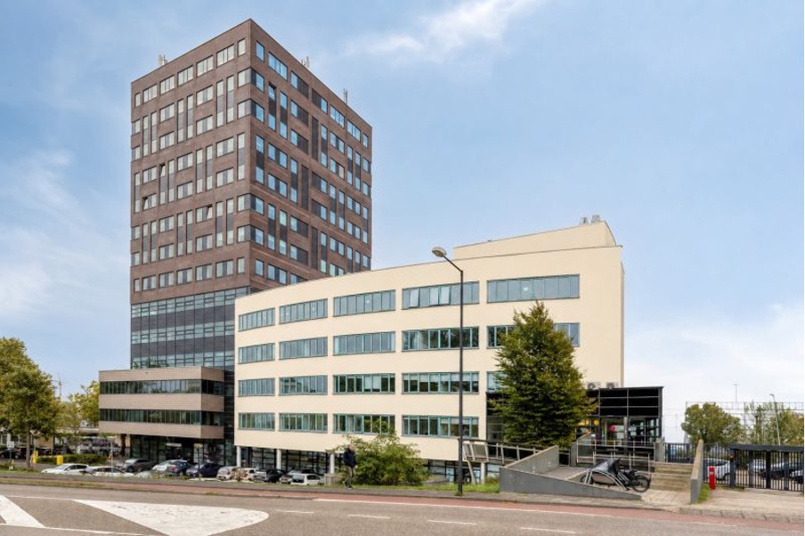 Synvest heeft op 8 mei 2026 haar beleggingsfonds Synvest (Dutch) RealEstate Fund uitgebreid met een kantoorgebouw in Vlaardingen.